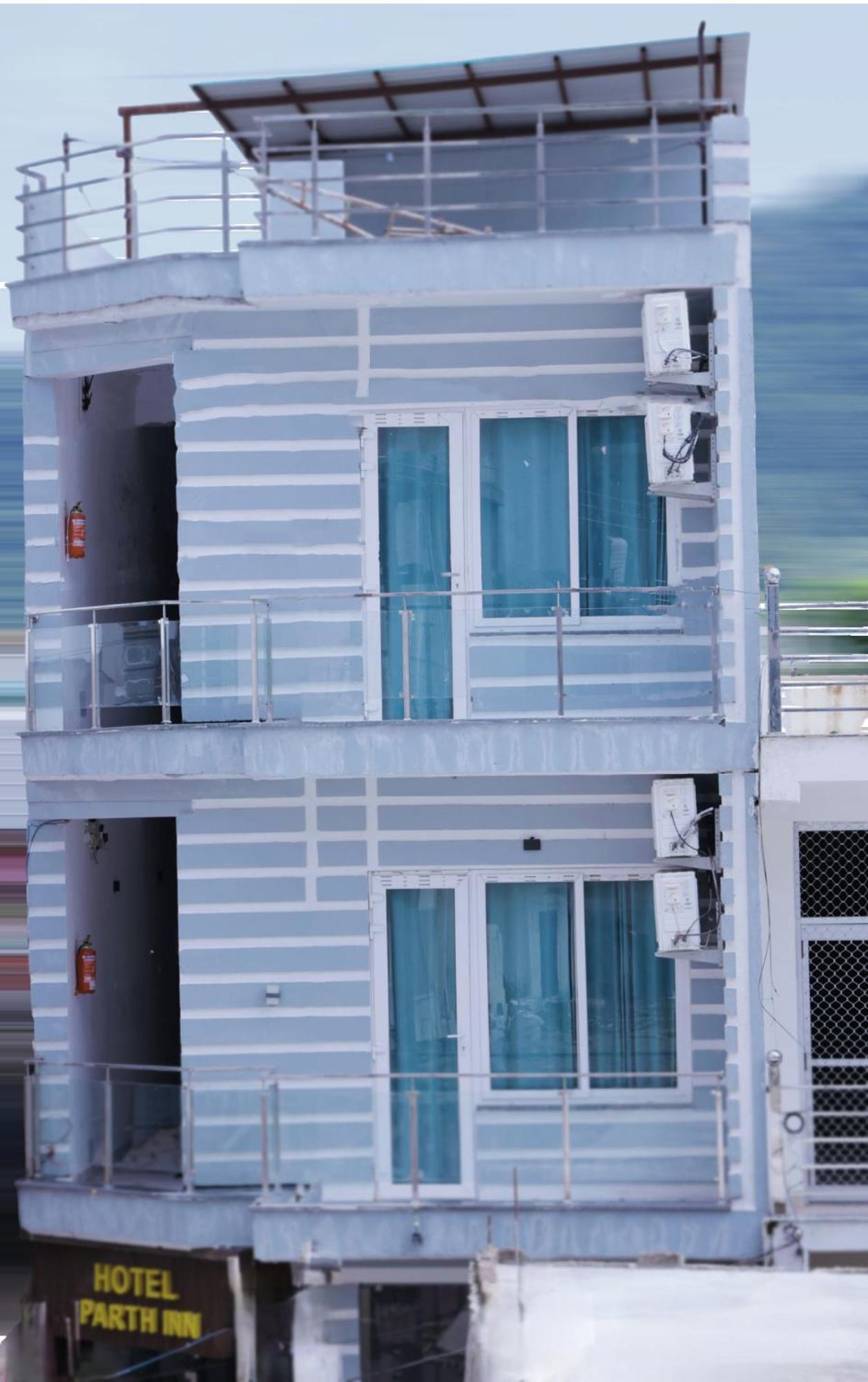 Hotel Parth Inn Rishīkesh Exteriör bild