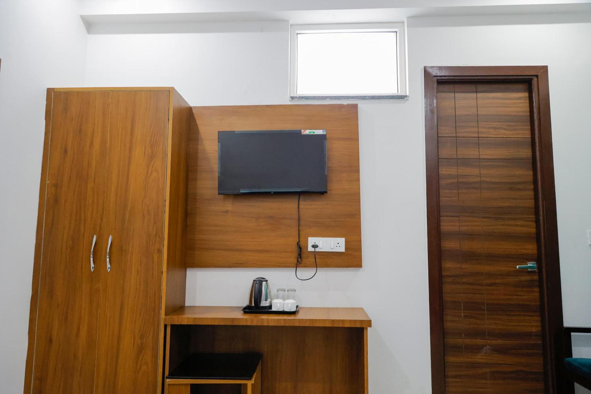 Hotel Parth Inn Rishīkesh Exteriör bild