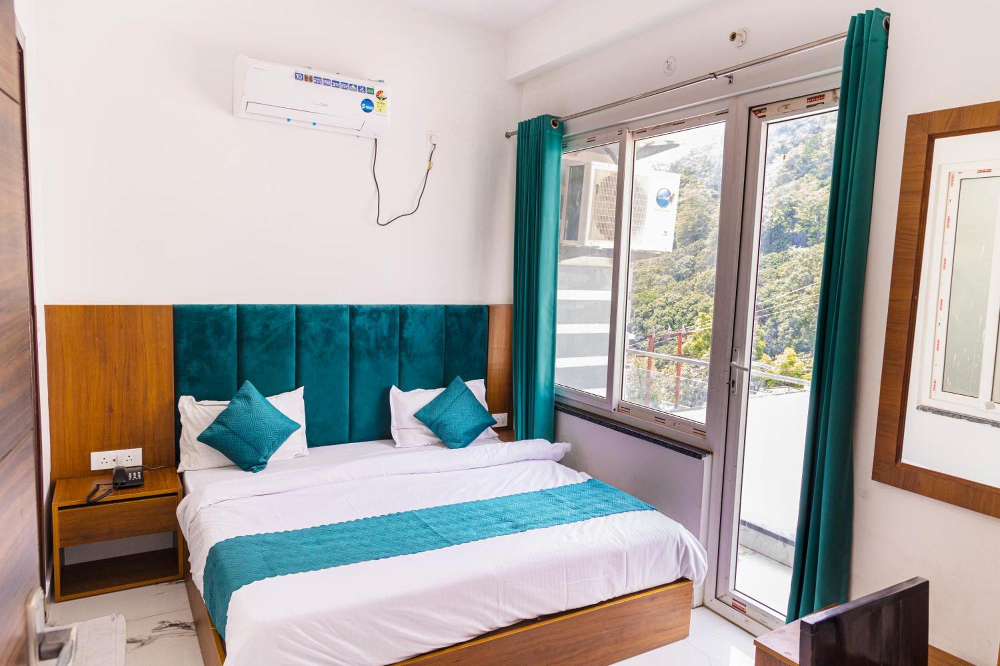 Hotel Parth Inn Rishīkesh Exteriör bild