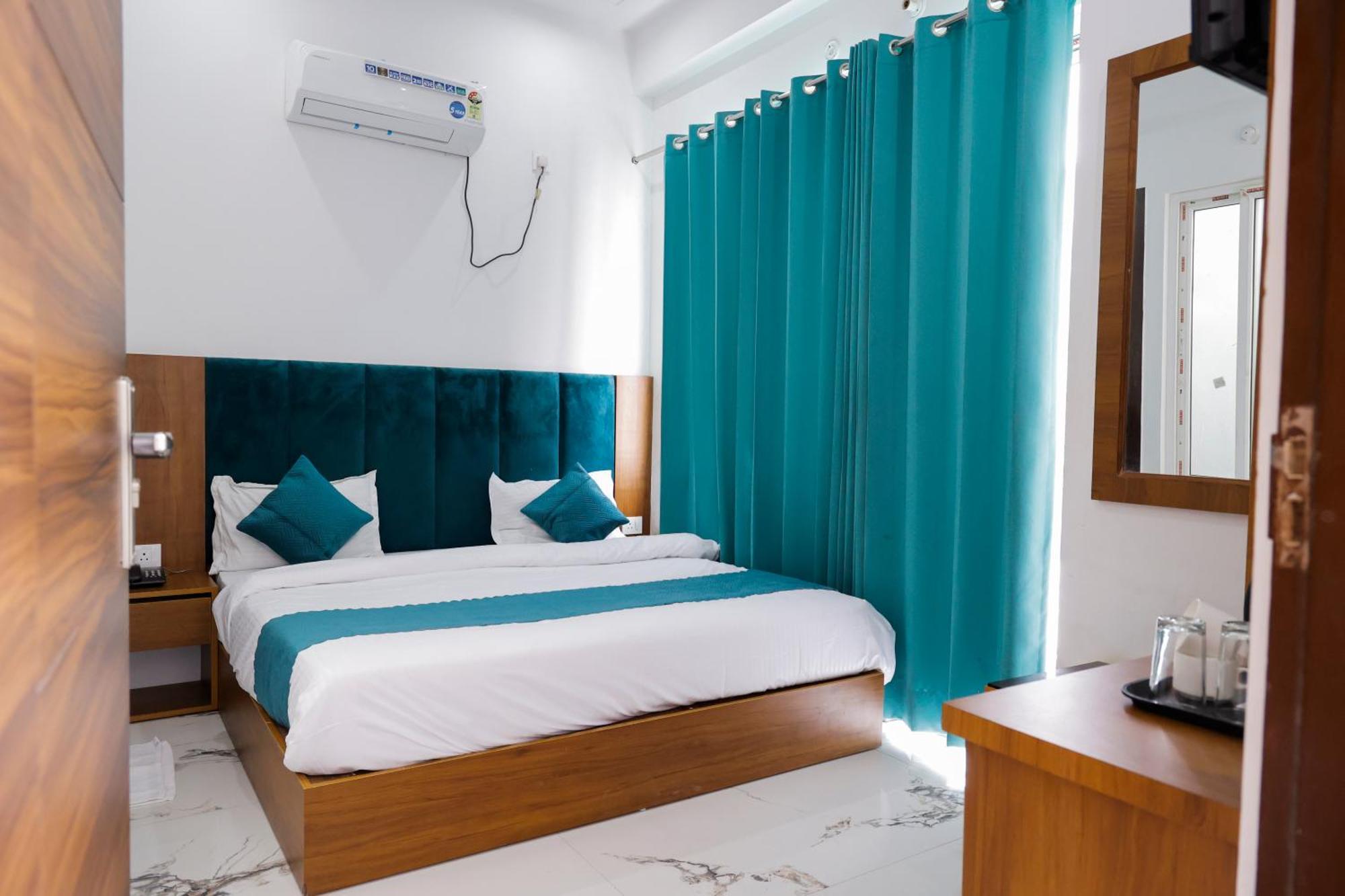 Hotel Parth Inn Rishīkesh Exteriör bild
