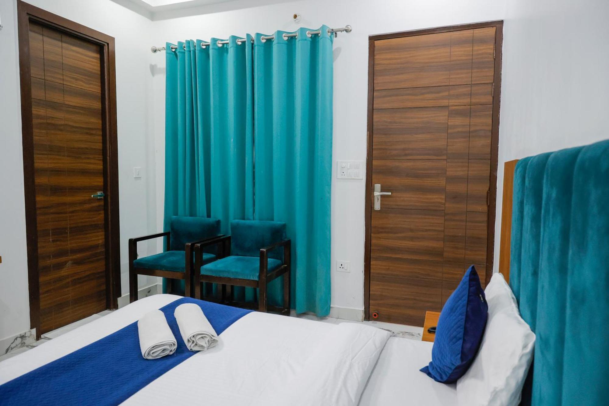 Hotel Parth Inn Rishīkesh Exteriör bild