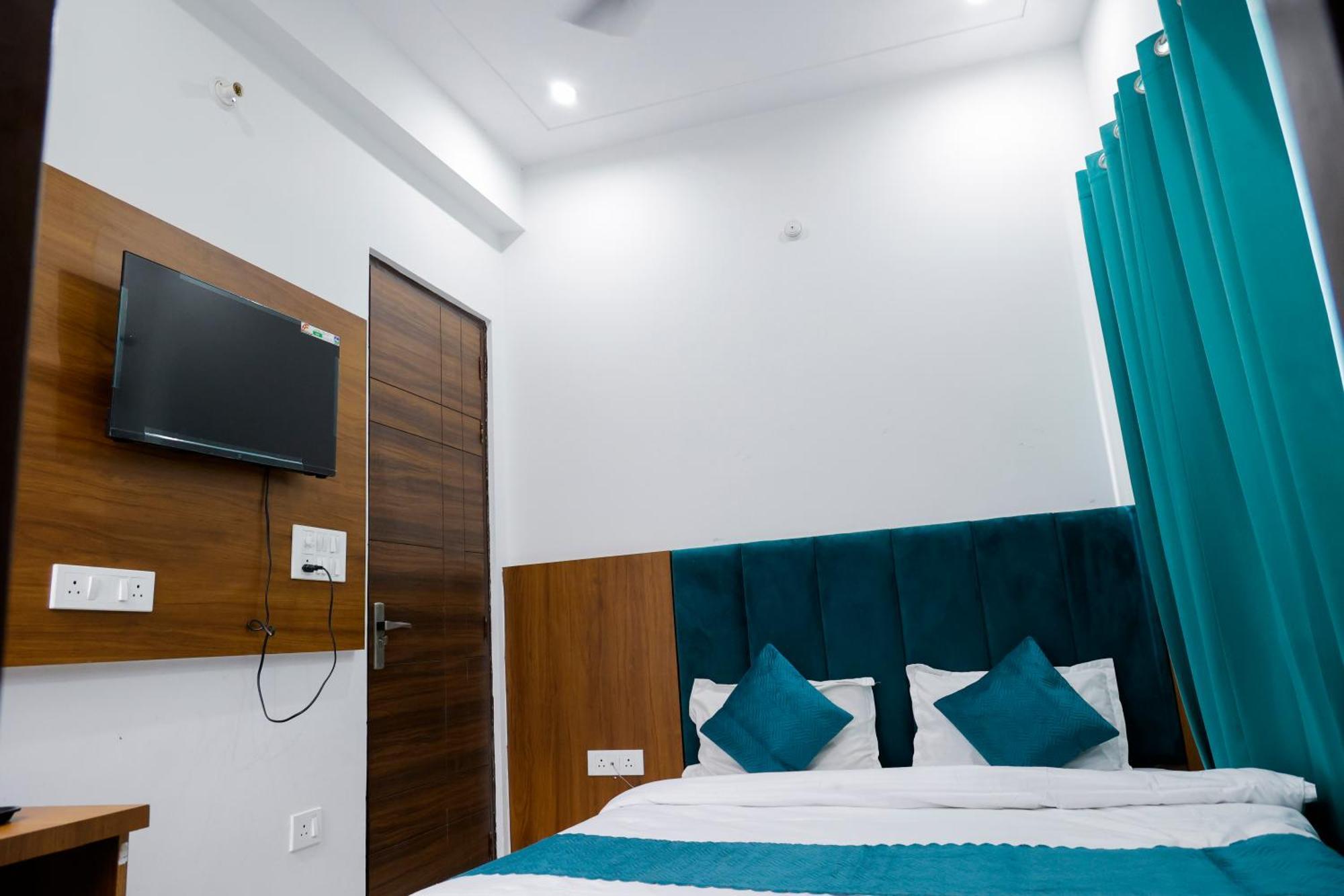 Hotel Parth Inn Rishīkesh Exteriör bild