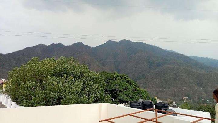 Hotel Parth Inn Rishīkesh Exteriör bild