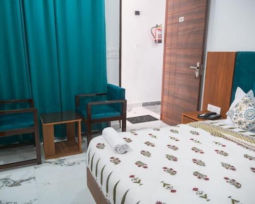 Hotel Parth Inn Rishīkesh Exteriör bild