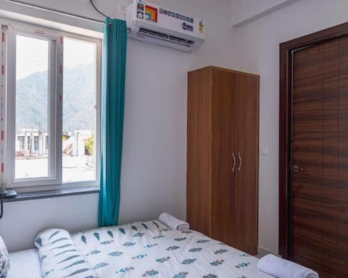 Hotel Parth Inn Rishīkesh Exteriör bild