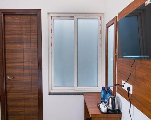 Hotel Parth Inn Rishīkesh Exteriör bild
